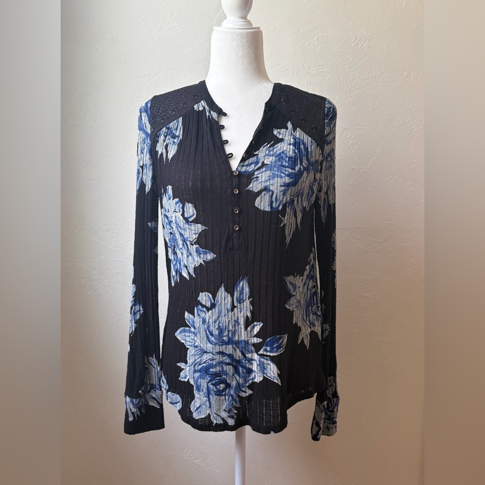 Lucky Brand Blue Floral Ribbed Knit Henley Top Embroidered XS